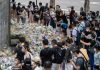 Residentes de Hong Kong fazem todos os dias fila durante horas para homenagear rainha