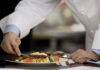 Plataformas online da DST ineficazes na divulgação da oferta culinária local, critica deputado