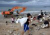 Praias de Bali sofrem uma das piores acumulações de plásticos