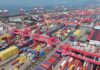 China atinge excedente comercial recorde de mais de um bilião de dólares em 2025
