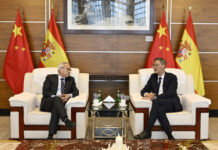 Cooperação turística e económica Macau-Espanha em foco na reunião de Sam com embaixador chinês